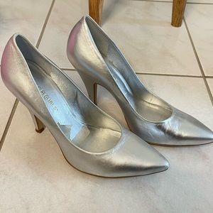 BCBG silver metallic pump heels 6.5